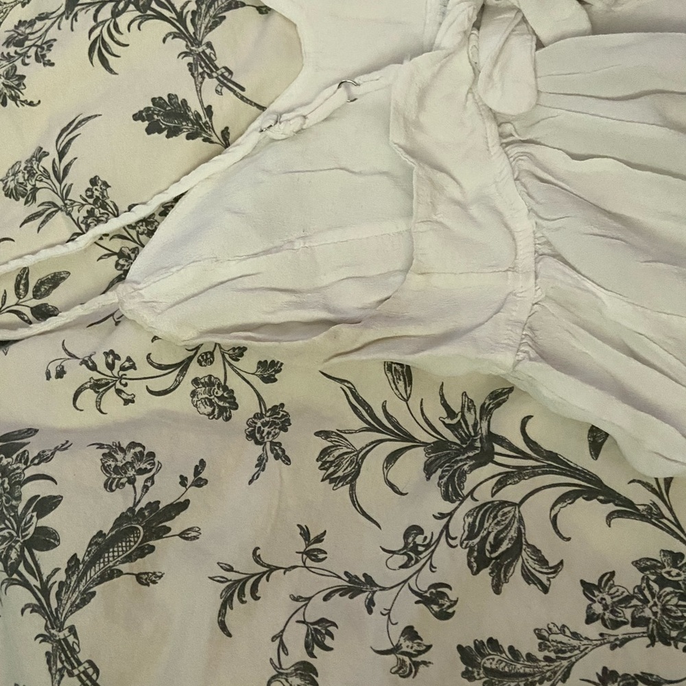 White Brandy Melville Babydoll Top - Picture 5 of 6